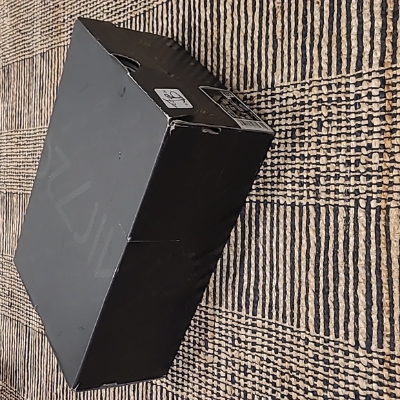 NIKE AIR MAX 720 METALLIC SILVER - Picture 9 of 9